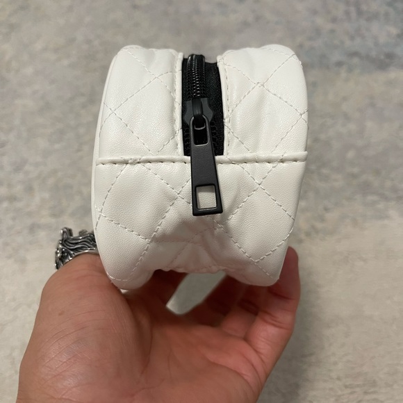 Brand New Faux Leather Quilted Coin Case/Make-Up Case In White 6” X 4” X 2.5” - Picture 2 of 8
